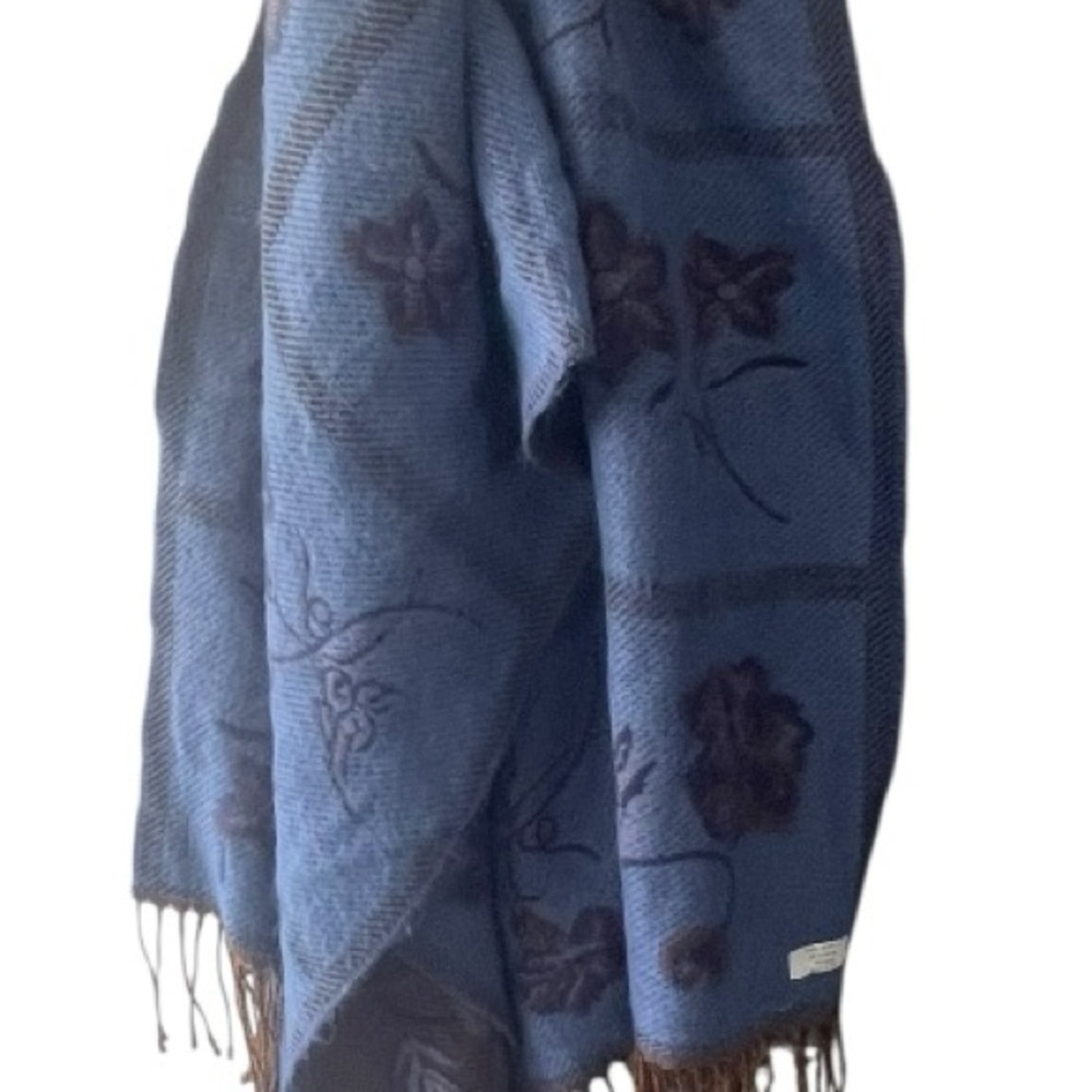 Vintage Reversible Blue and Brown Acrylic Floral Wrap - Picture 4 of 9